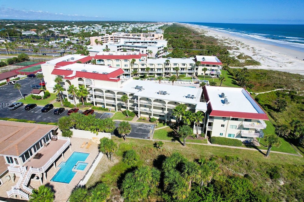 Oceanfront 3BR Condo: Gated, Breathtaking View