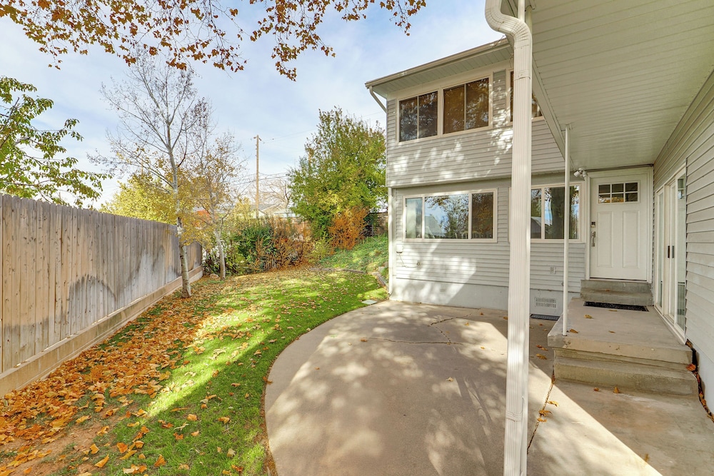 5 Mi to Hogle Zoo: Modern Retreat w/ Spacious Yard, photo 12