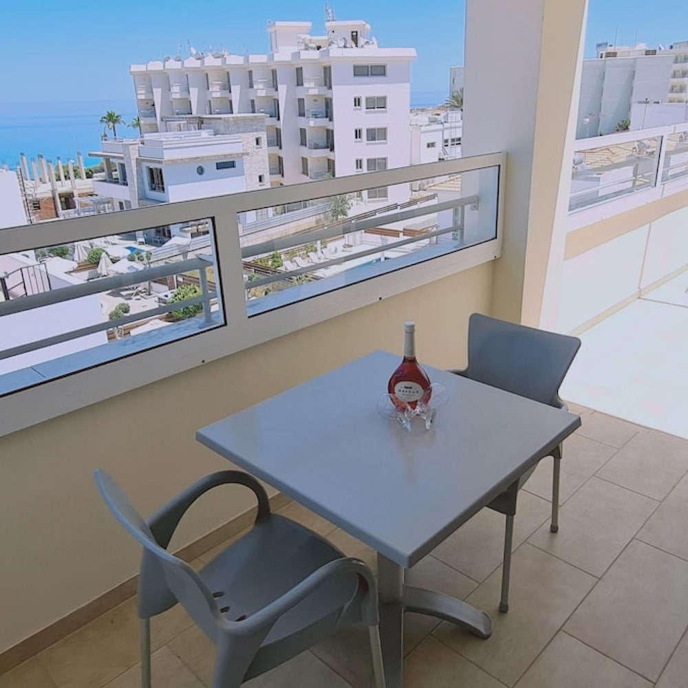 40 PRO 1 - Sunrise Beach Apt 1