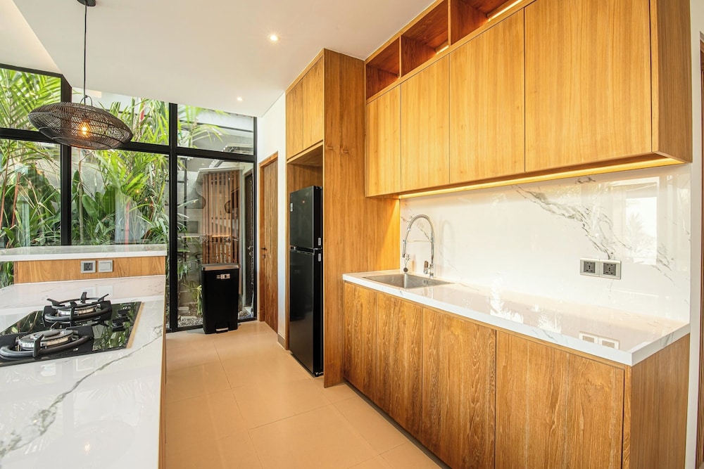 Opulent 6BR Villa, 400m From Canggus Golden Shore