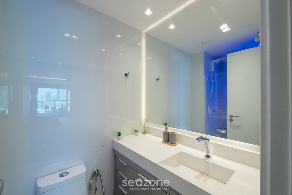 Oceanfront Studio in Condominium Ops0337