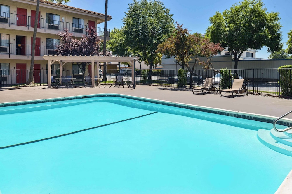 Rancho Cordova Inn view 3