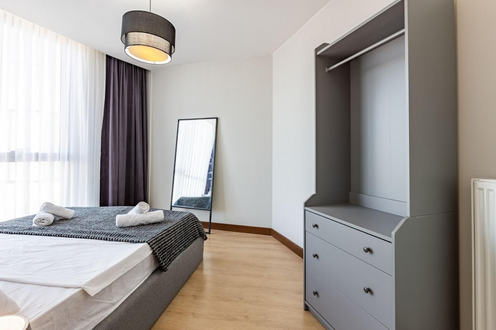 Charming Flat With Gorgeous City View in Atasehir