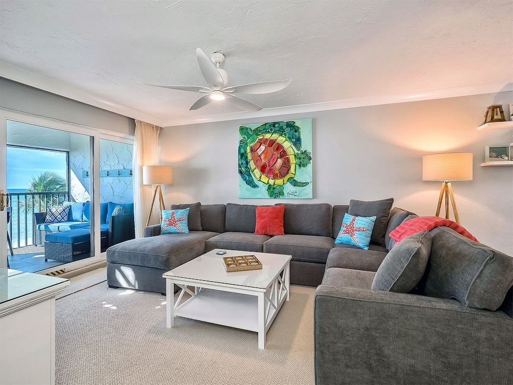 Pointe Santo Condos by Dream Vacation Rentals