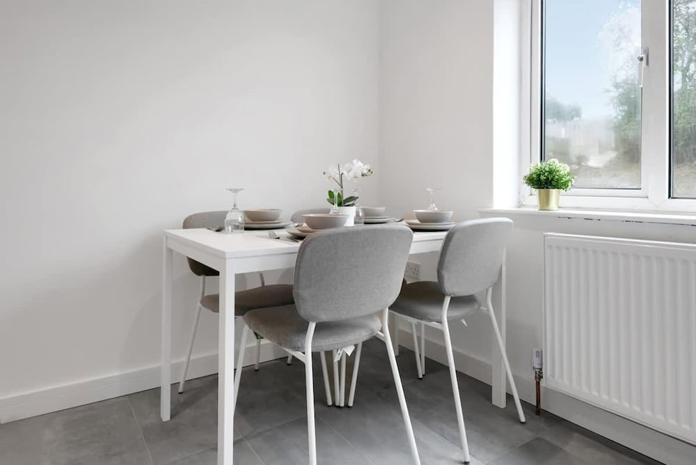 3bed House-free Parking