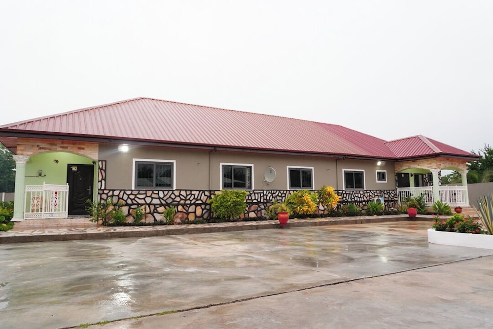 Madora Lodge