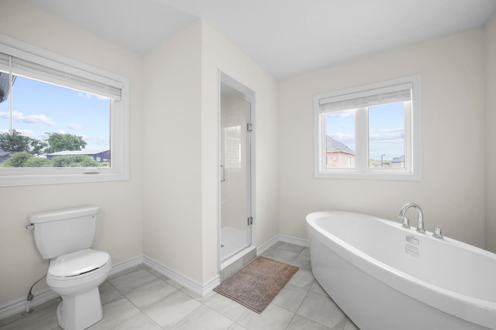 Prime Peterborough 5BR Newly Renovated Home