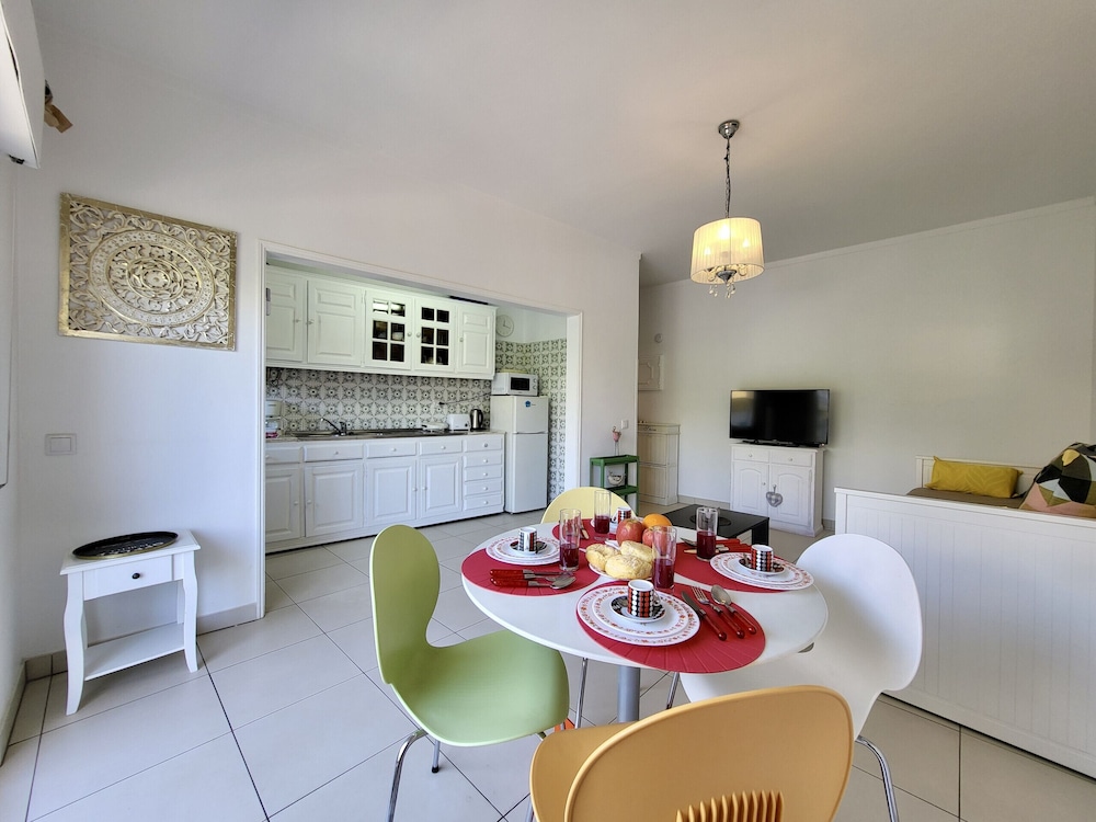 Quarteira Central 2 by Homing