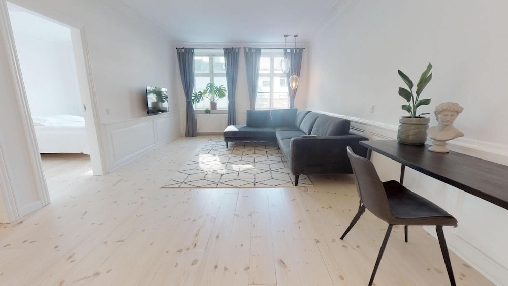 189m2 NEW Luxury Apt - City Central Prof Cleaning view 3