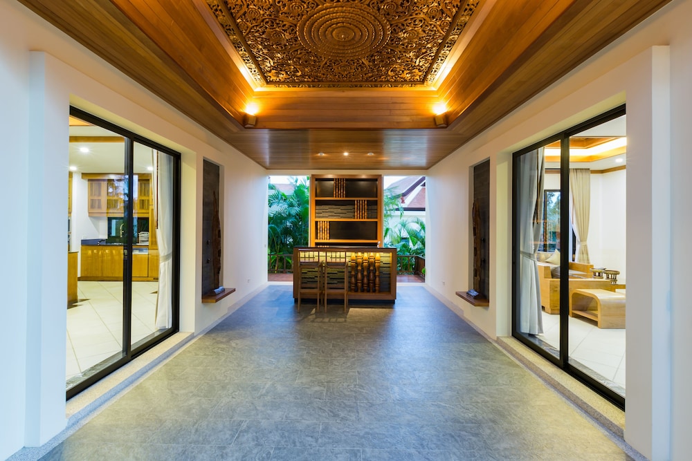 Nai Harn Baan-Bua Villas