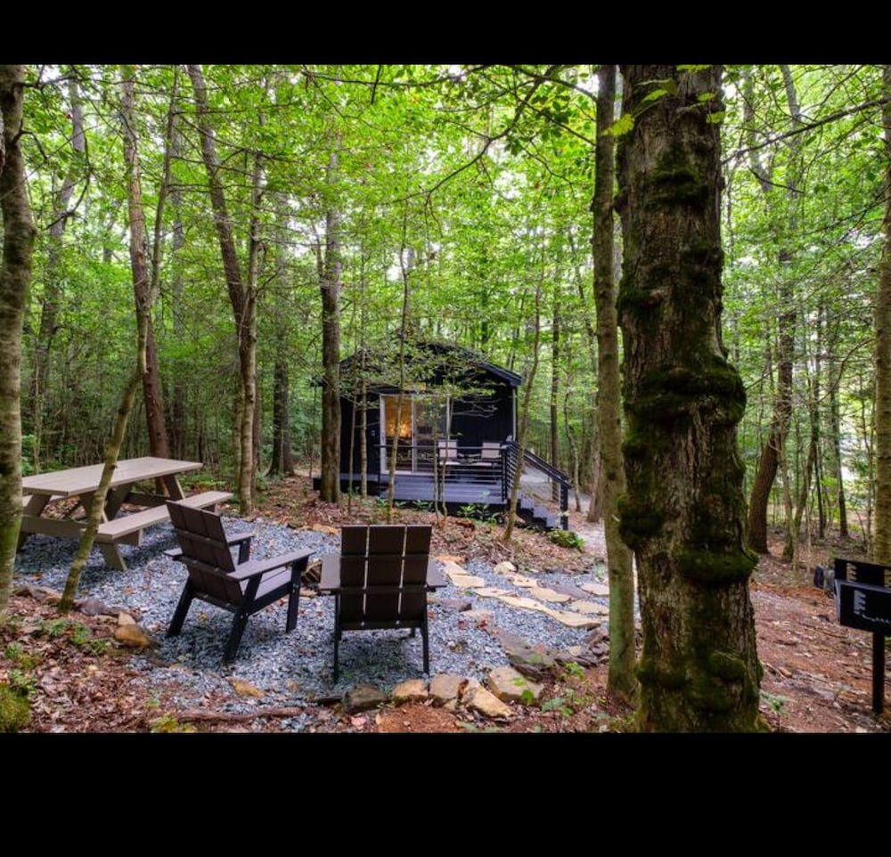 Couples Glamping Cabin - Bearly Behaving