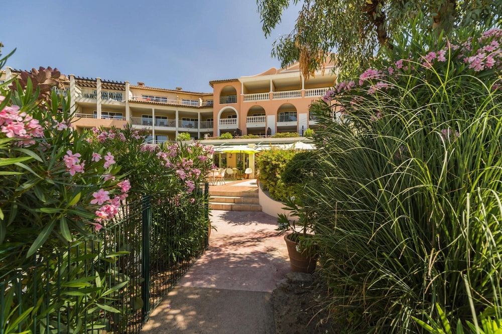 Residence Les Calanques, Les Issambres-formerly TUI Ferienhaus en Roquebrune-sur-Argens — building