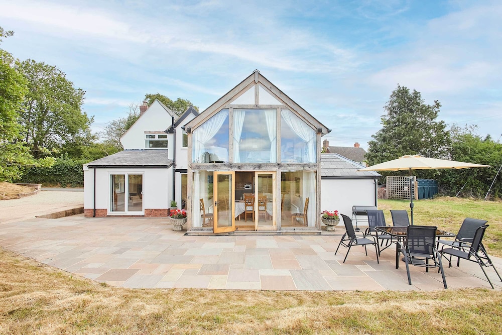 Host Stay Merrow Cottage