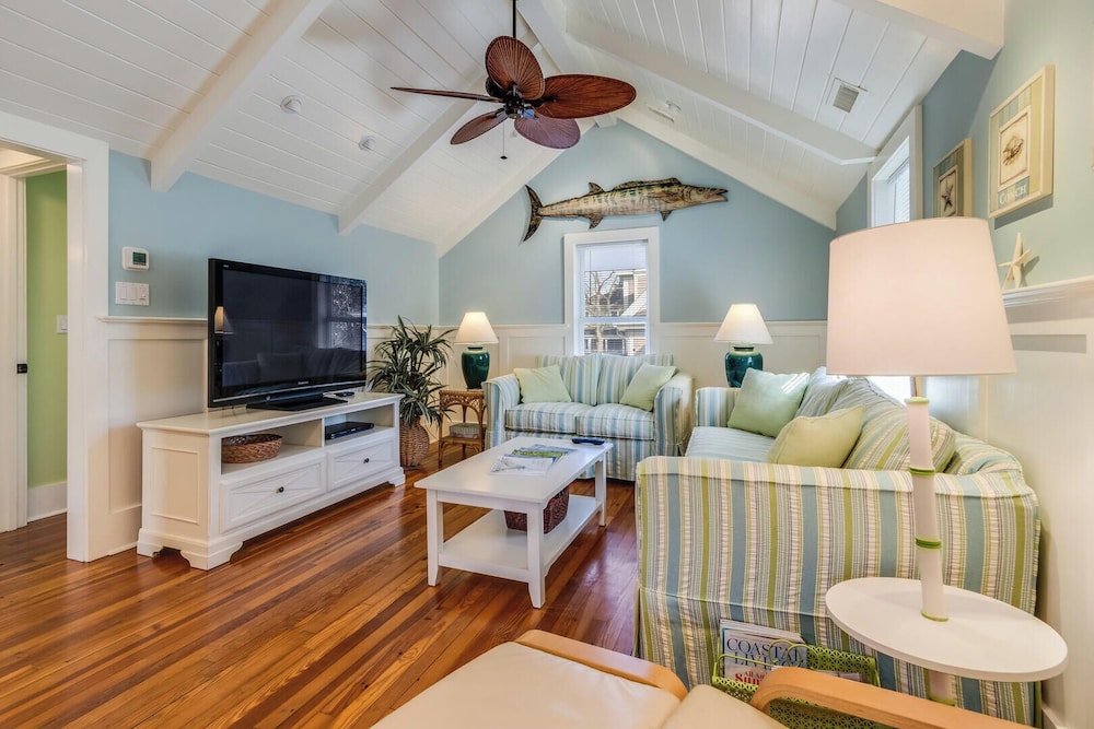 Laurel Street 222c