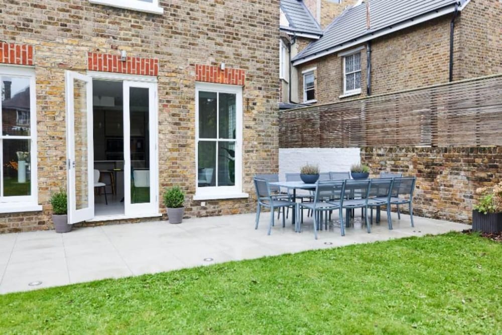 outdoor bbq area