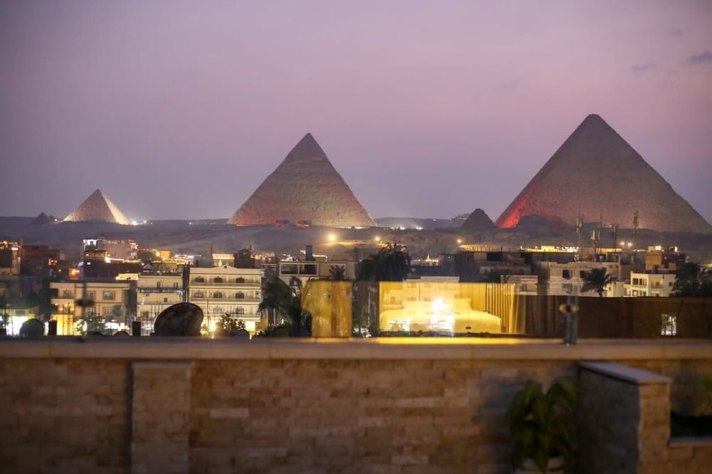Point Pyramids View Inn