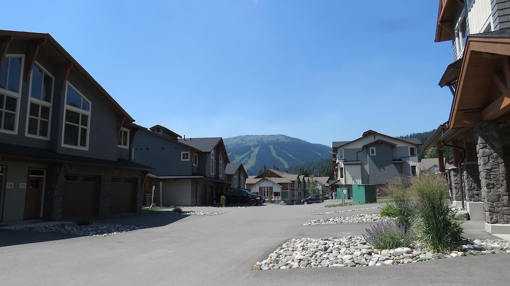 Sun Peaks Vacations - Echo Landing 22 by Bear Country - Property Image 3