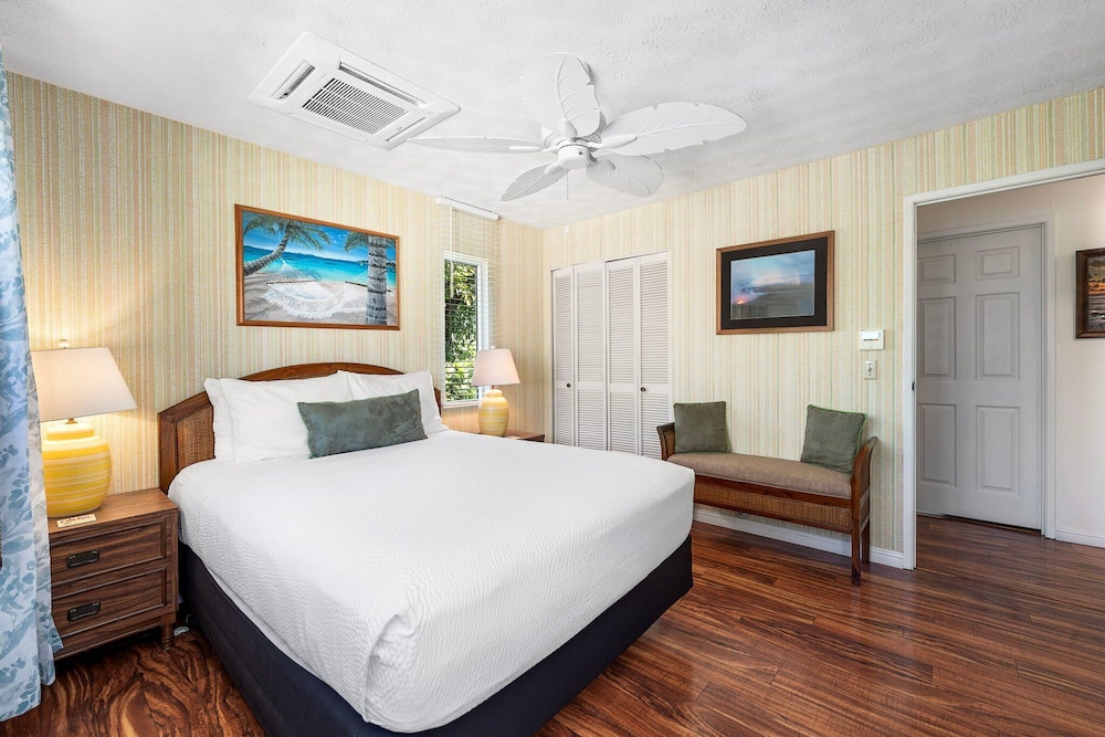 Steps From Lanai to Beach - AC & Wifi - Affordable- Vrkcv