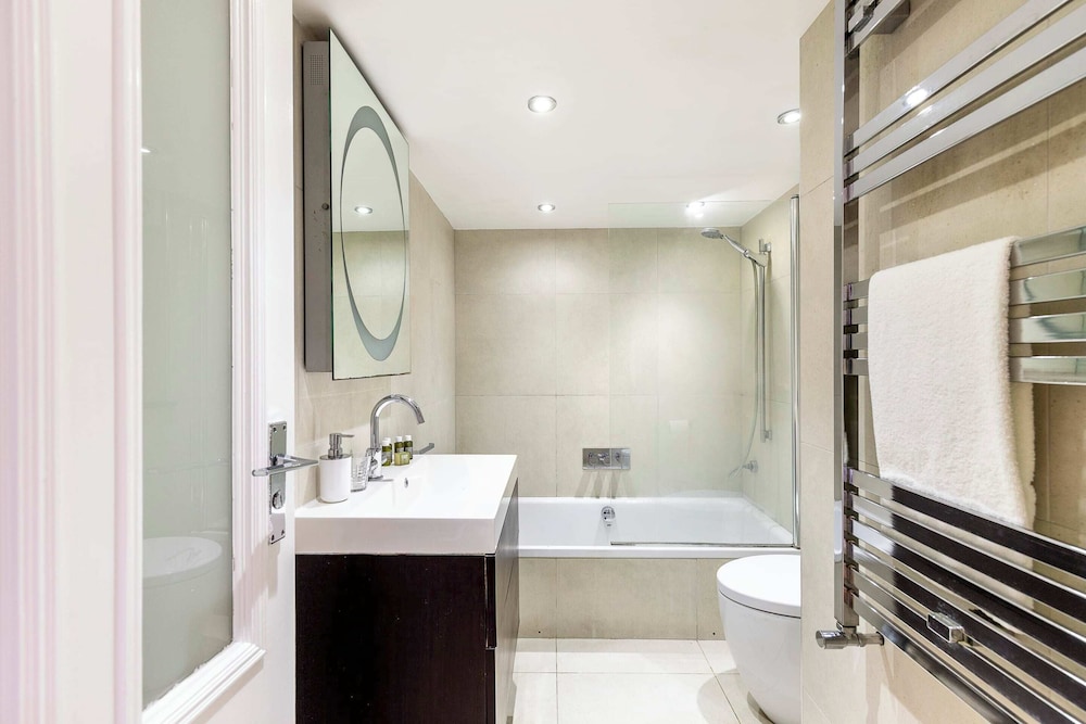 Charming Two-Bedroom Flat in West Hampstead