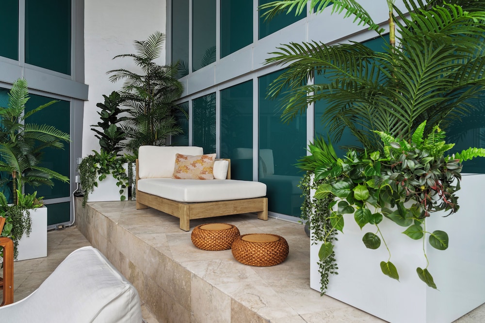 Luxury Vacation Rentals at The Setai by LRMB