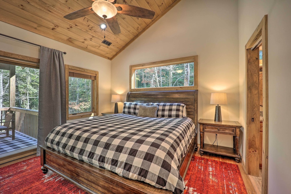Treetop Cabin w/ Hot Tub, Near Appalachian Ski