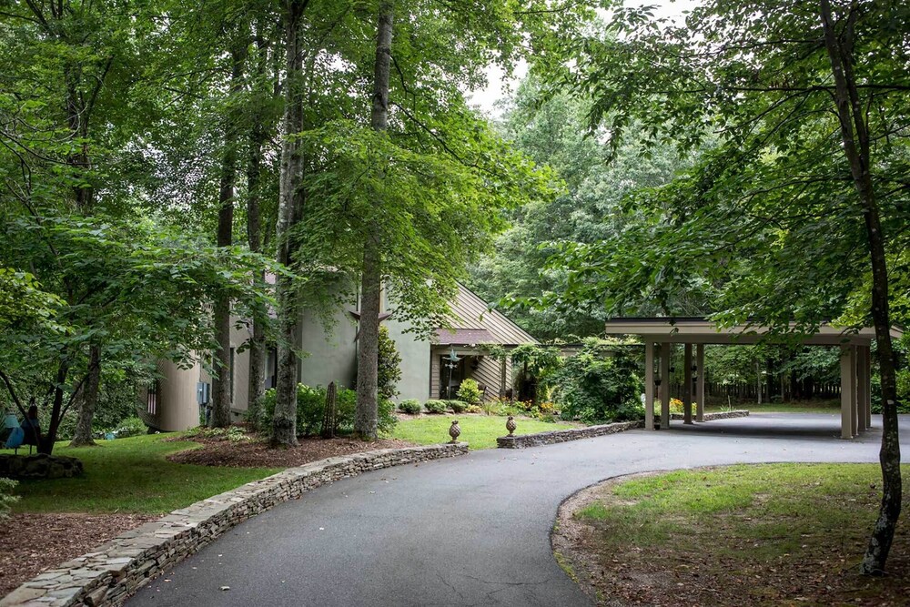 The White Elephant Inn Getaway w/ Pool  Hot Tub! - Property Image 9