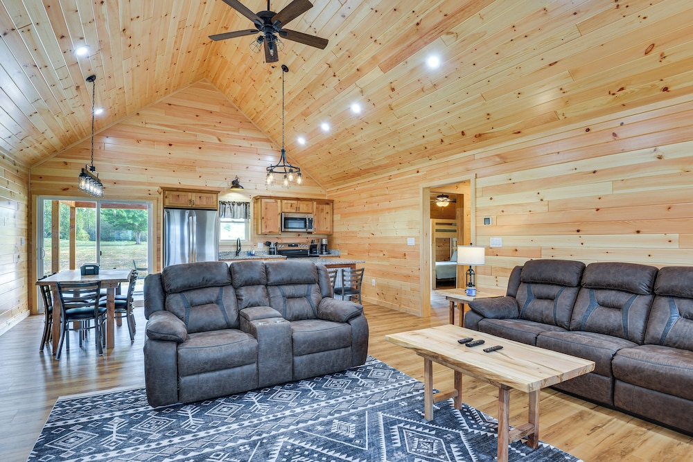 3 Mi to St Lawrence River: Spacious Ranch Home