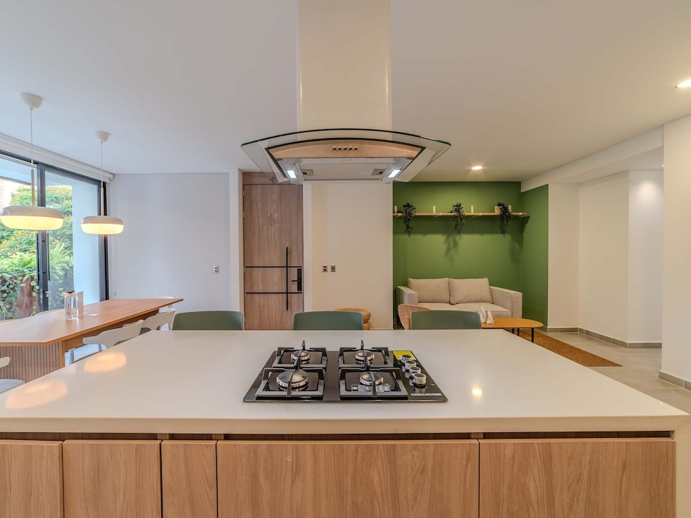 w Spacious 3BR w Outdoor Dining Terrace in Laureles