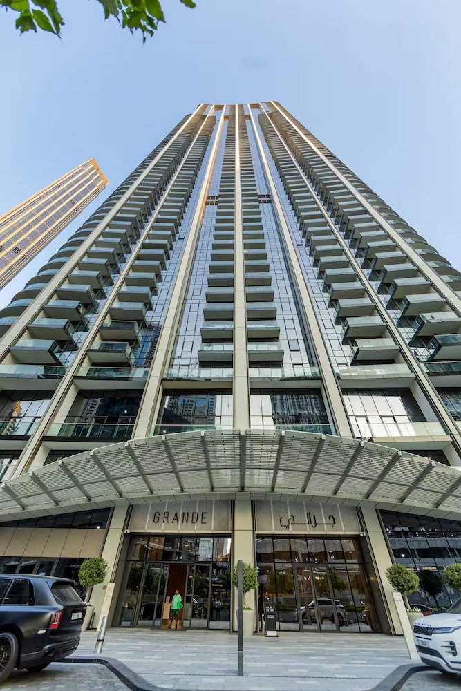 One Lux Stay Grande Signature Residences