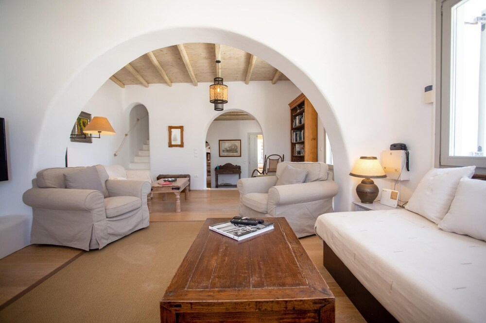 Baroness in Mykonos With 5 Bedrooms and 4 5 Bathrooms view 5
