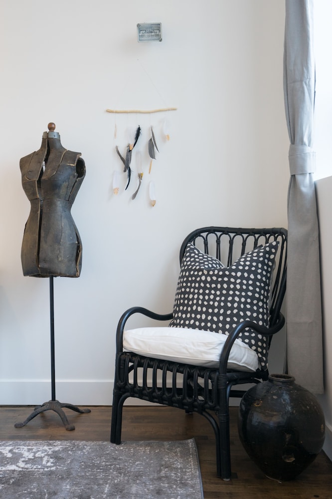 Applewood Suites - The Ossington Loft - Image 2