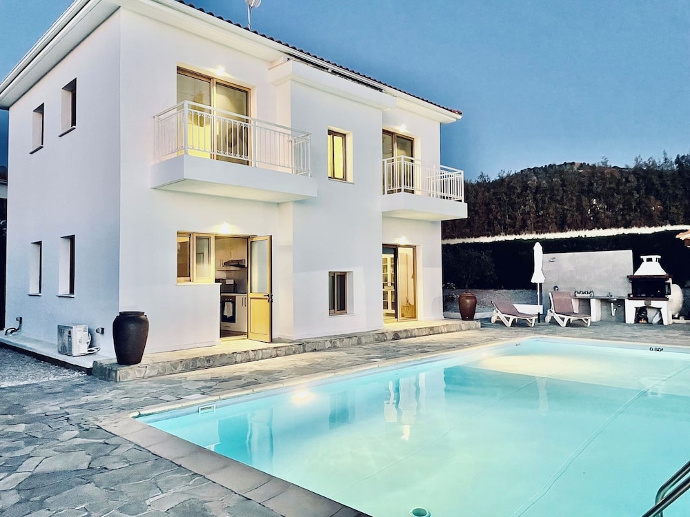Spacious Luxury Private Sea View Villa
