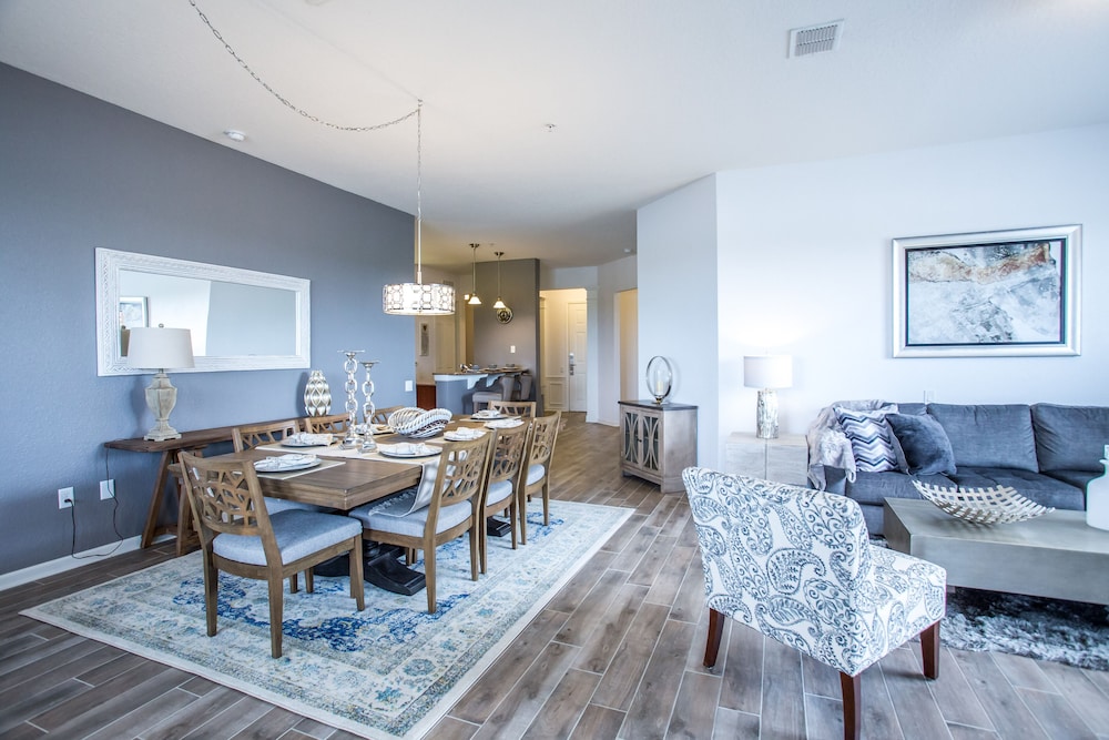 Casa Del Lago Penthouse 3 Bedroom Condo by RedAwning