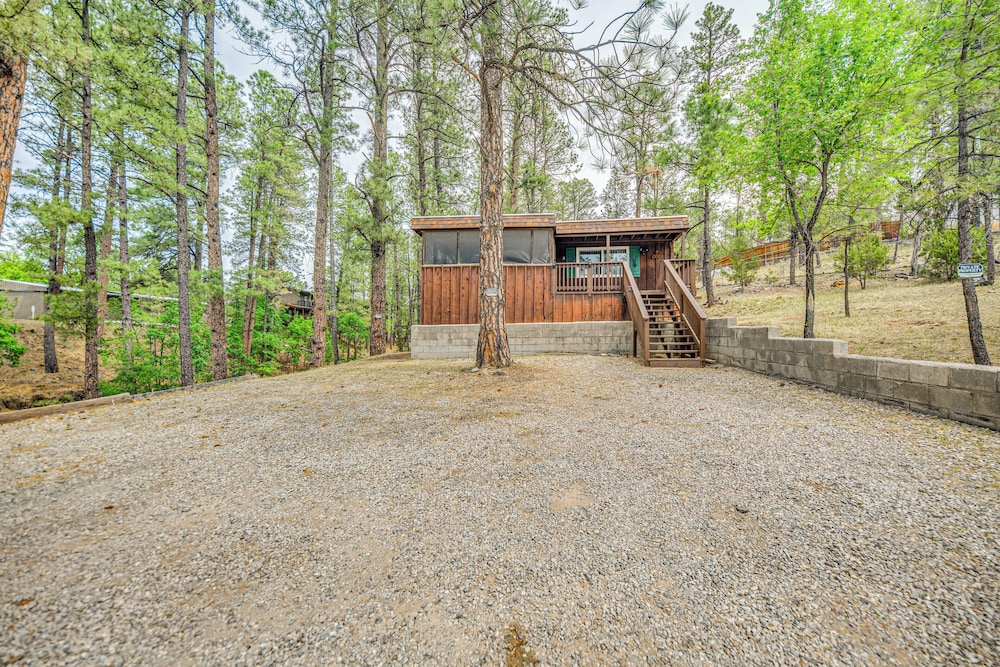 5 Mi to Ruidoso Downs: Cabin w/ Screened-in Porch view 4
