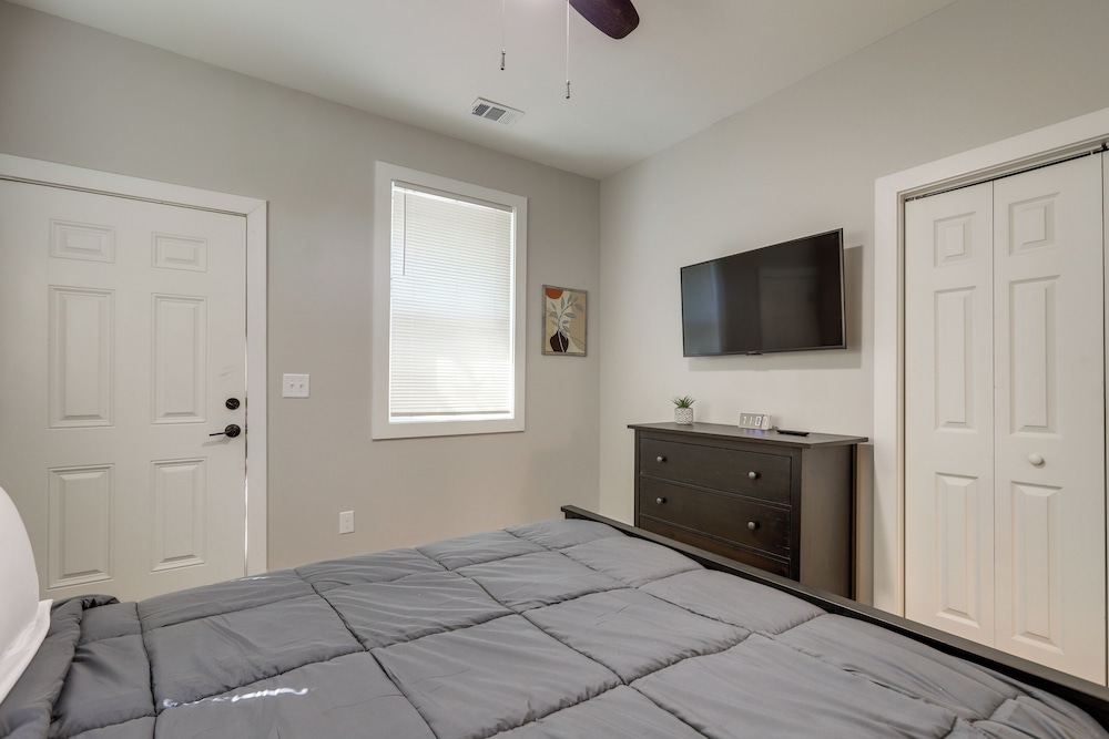 Pet-friendly ATL Hub - 9 Mi to Downtown