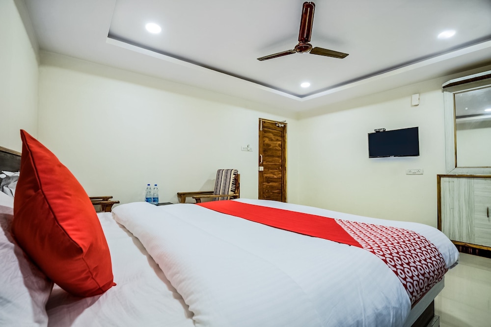 OYO 12973 Hotel Crystal