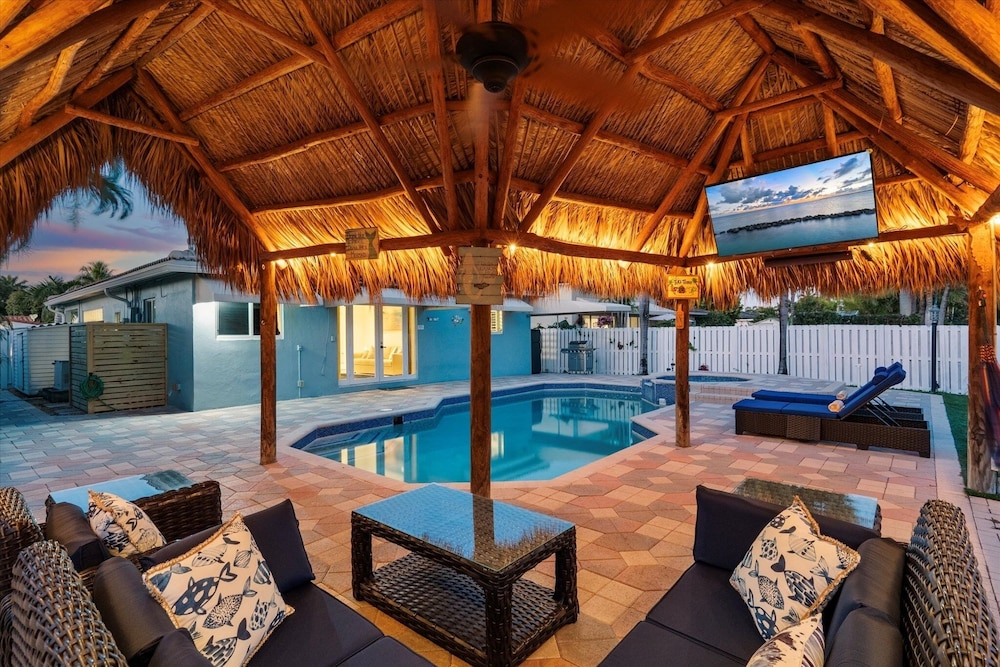 Blue Wave Retreat At Hollywood Beach 3 Bedroom Home