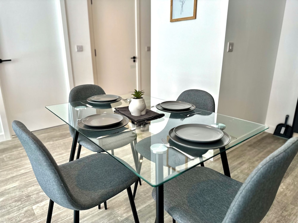 Sleeps 4 Central Ensuite - Cityview & Parking view 2