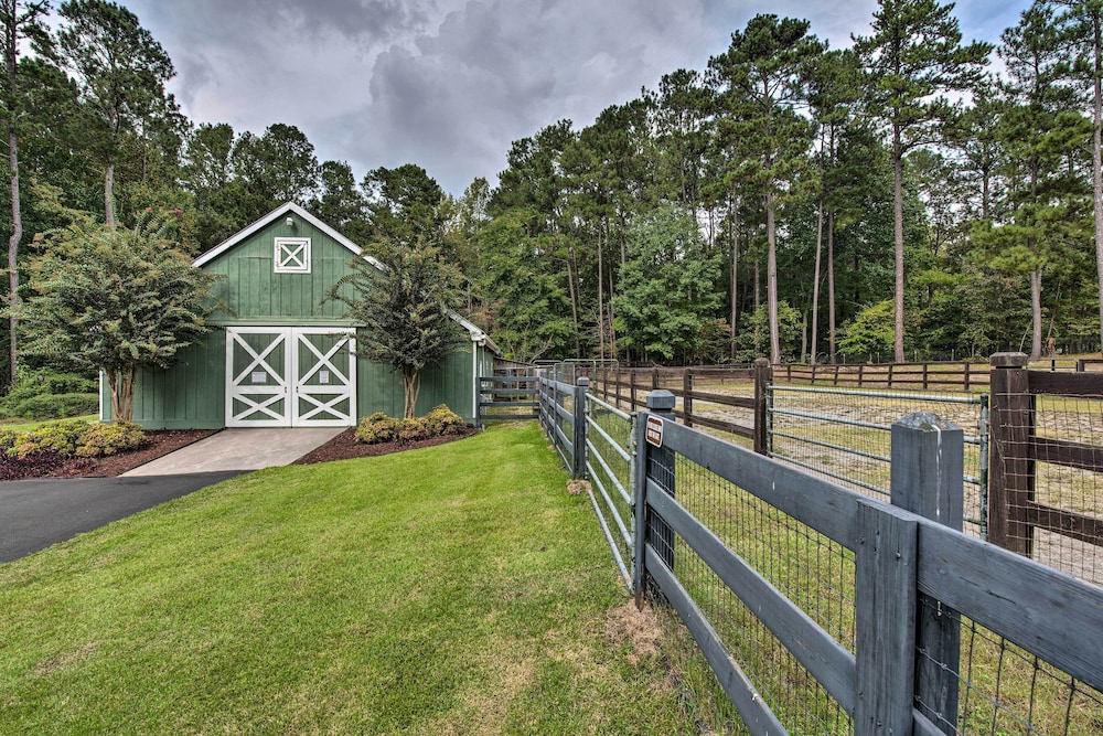 Secluded Acworth Mansion w/ Pool + Game Room!