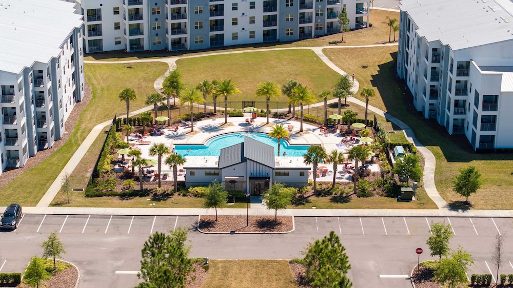 Beautiful Lakeview Retreat Near Disney