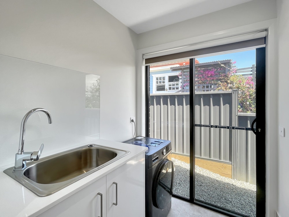 Spacious 4-bed House Near Batemans Bay Centre