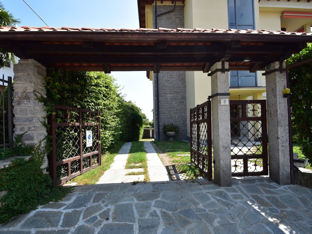 Apartment in a Prime Location on Lake Maggiore view 3
