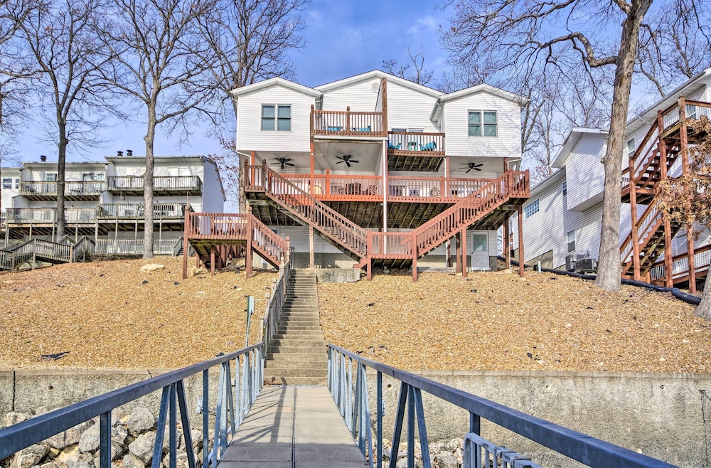 Lake of the Ozarks Vacation Rental: Boat Dock/slip