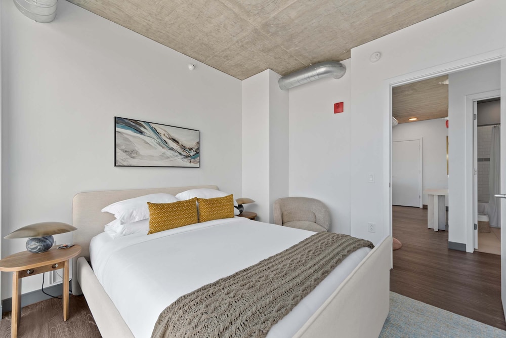 Cloud9 6 apt for 30ppl Fulton Market The Nouveau