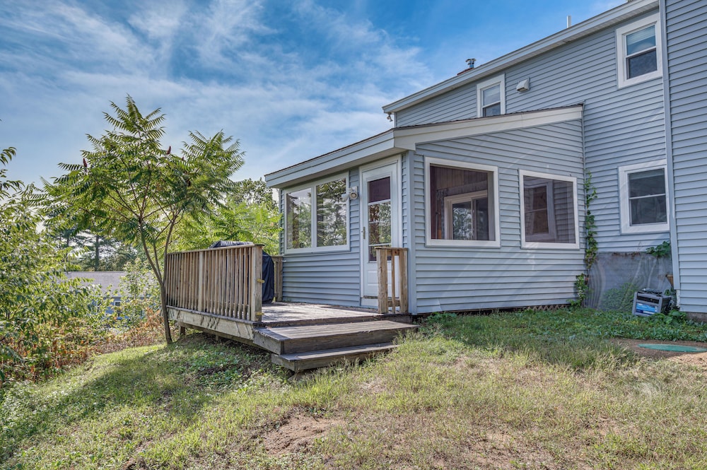 Golf, Hike & Explore: Family Home in Pembroke!