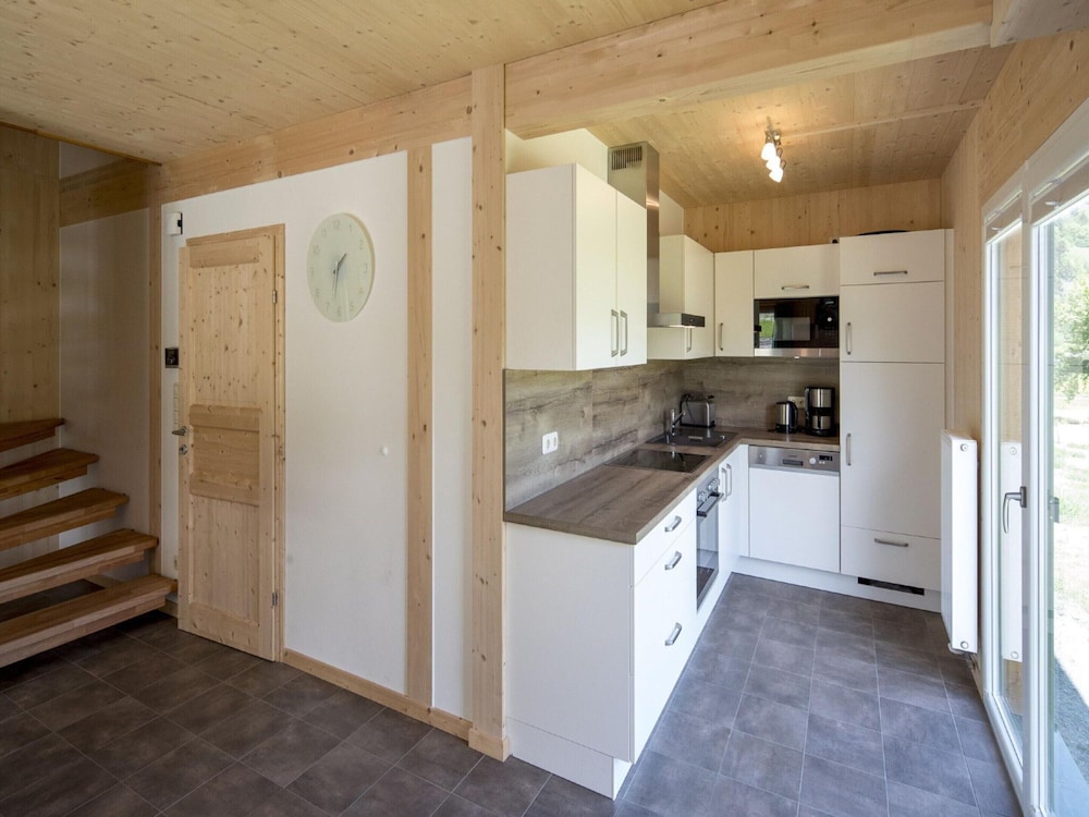 Lavish Chalet in Sankt Georgen With Jacuzzi