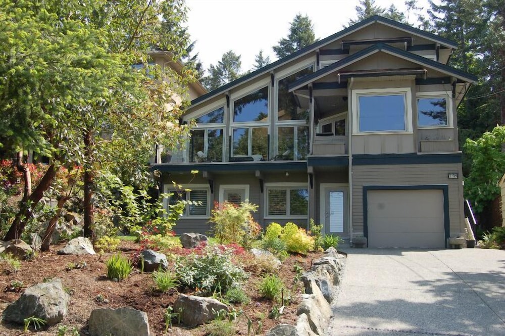 Hotel Brentwood Lighthouse B&B - Image 1