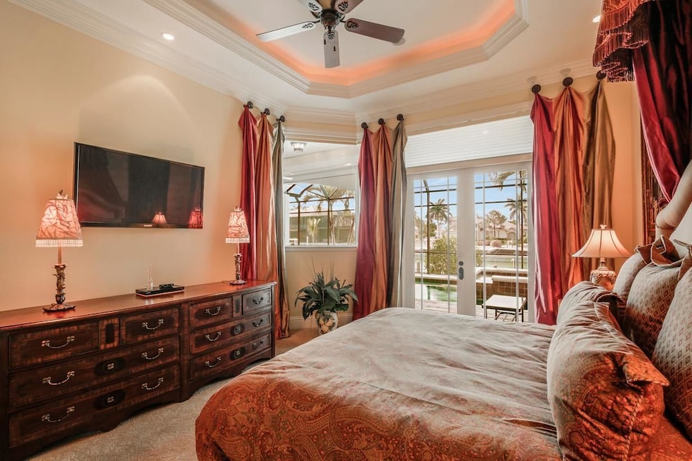 WIN1288 4 Bedroom Holiday Home by Marco Naples Vacation Homes