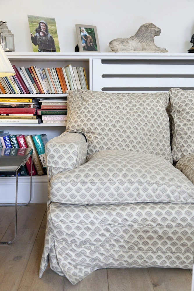 Bassett Road IV by Onefinestay