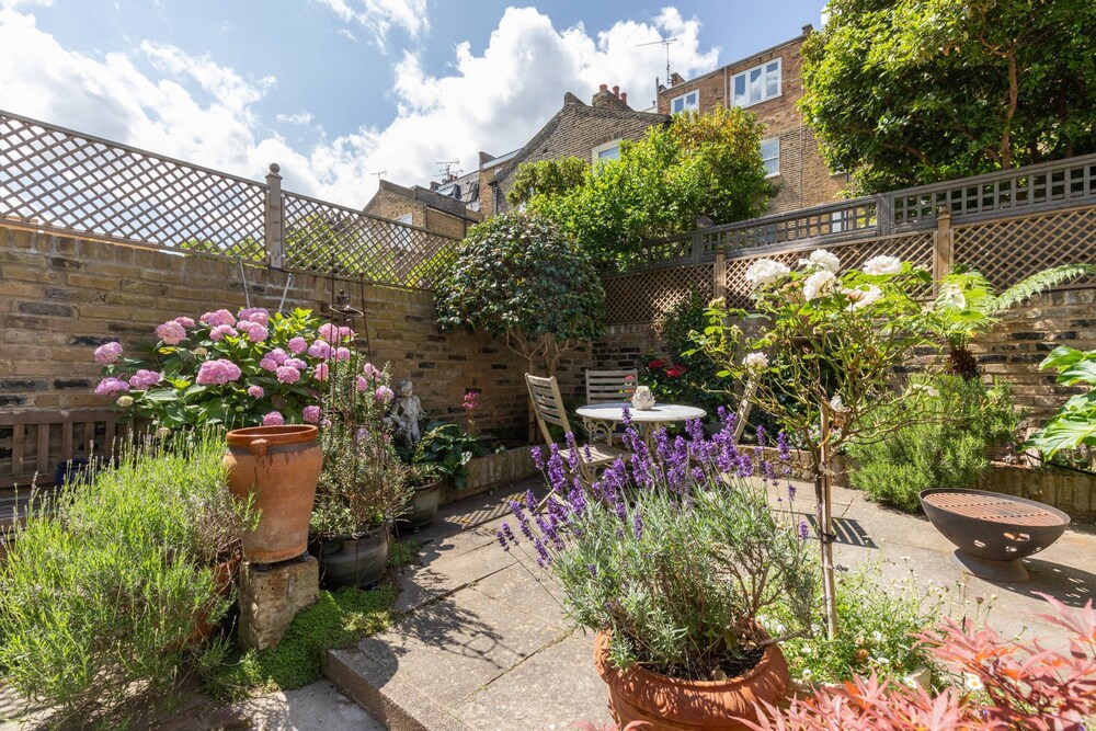 Lilyville Road III by Onefinestay